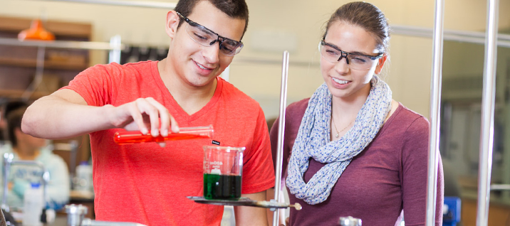 Students work together in Chemistry lab