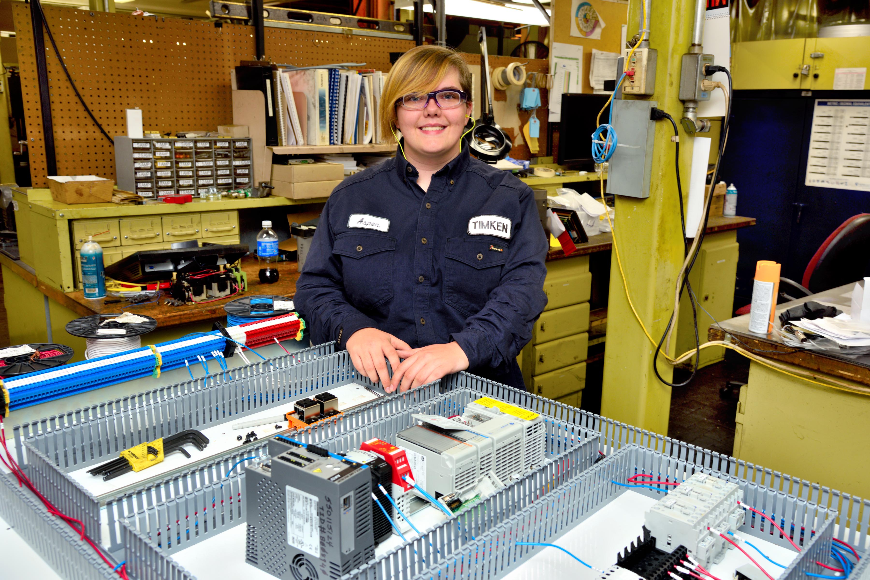 Apprenticeship 321 program gives females the opportunity for a career in  manufacturing and a cost-free education - Gaston College